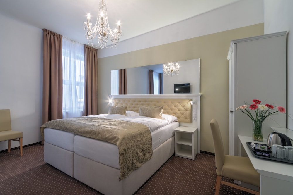 Hotel Taurus — Hotel rooms in Prague, Prague