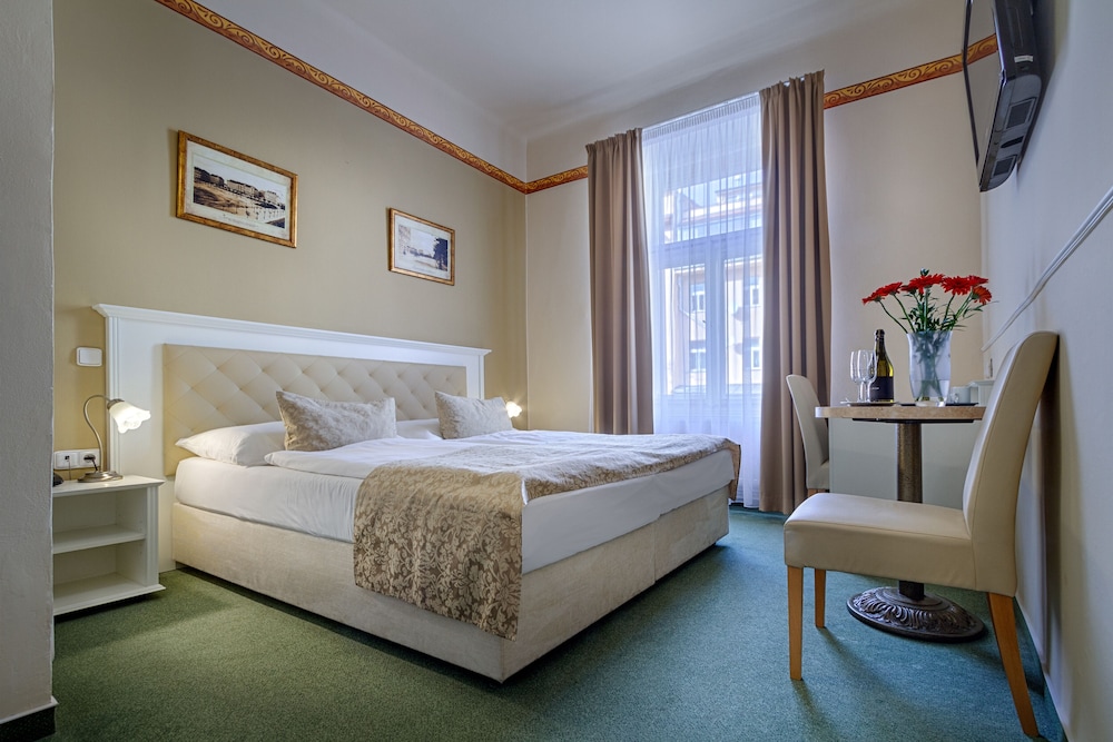 Hotel Taurus — Hotel rooms in Prague, Prague
