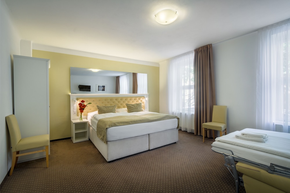 Hotel Taurus — Hotel rooms in Prague, Prague