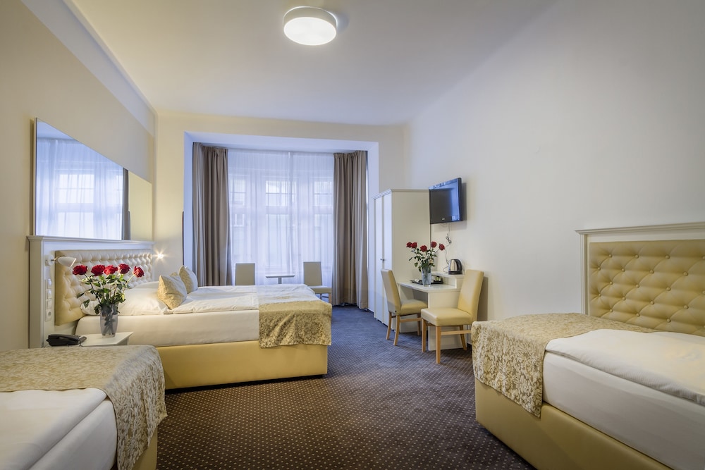 Hotel Taurus — Hotel rooms in Prague, Prague
