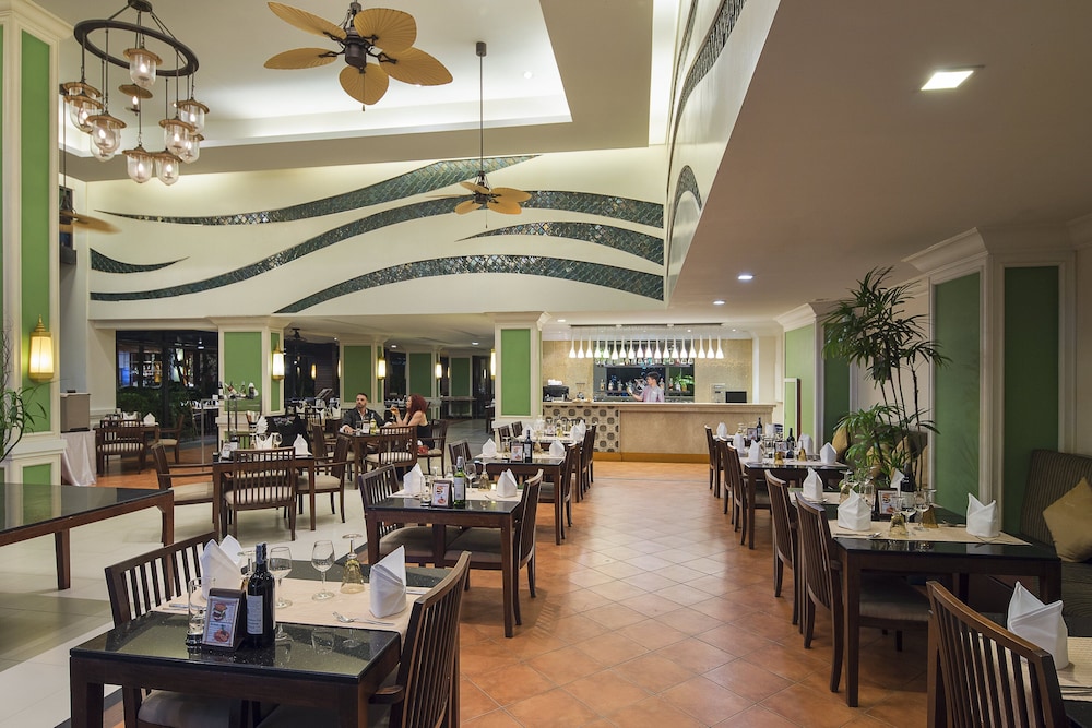 Centara Anda Dhevi Resort and Spa Krabi — Restaurant & bars in Ao Nang, Krabi
