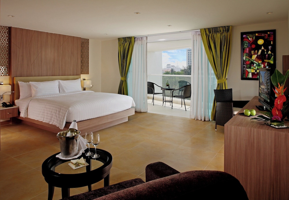 Centara Pattaya Hotel — Hotel rooms in Pattaya, Chonburi