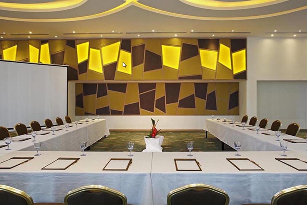 Centara Pattaya Hotel — Restaurant & bars in Pattaya, Chonburi