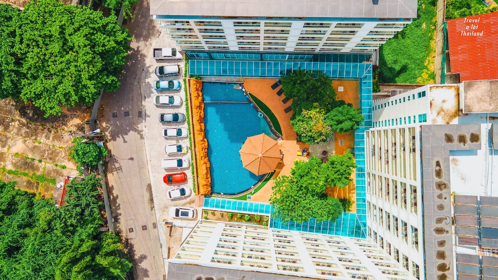 Centara Pattaya Hotel — Swimming pool in Pattaya, Chonburi
