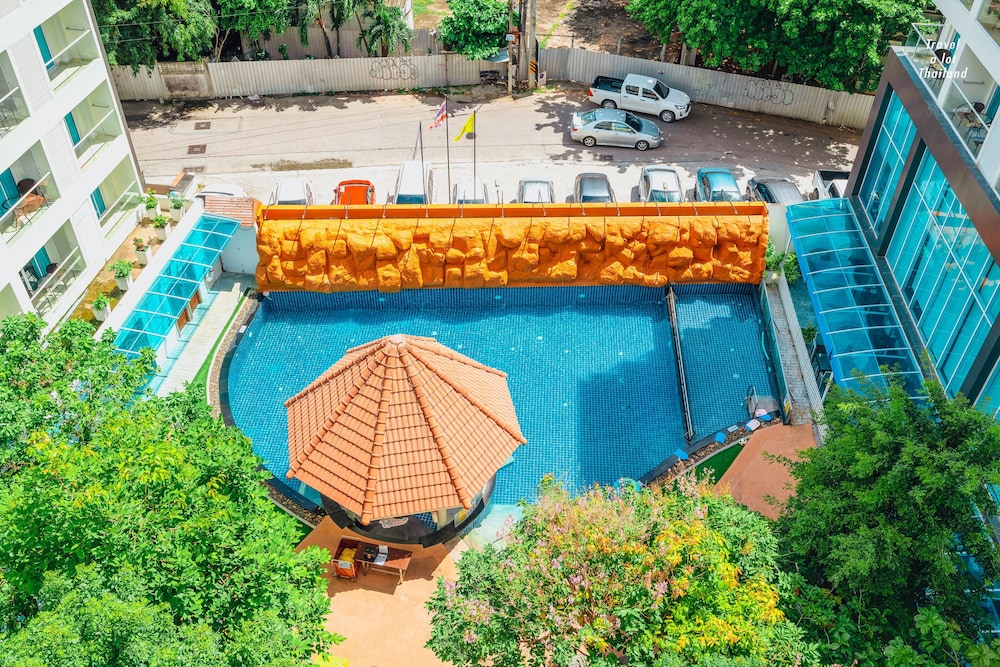 Centara Pattaya Hotel — Swimming pool in Pattaya, Chonburi