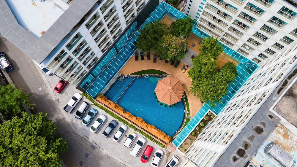 Centara Pattaya Hotel — Swimming pool in Pattaya, Chonburi