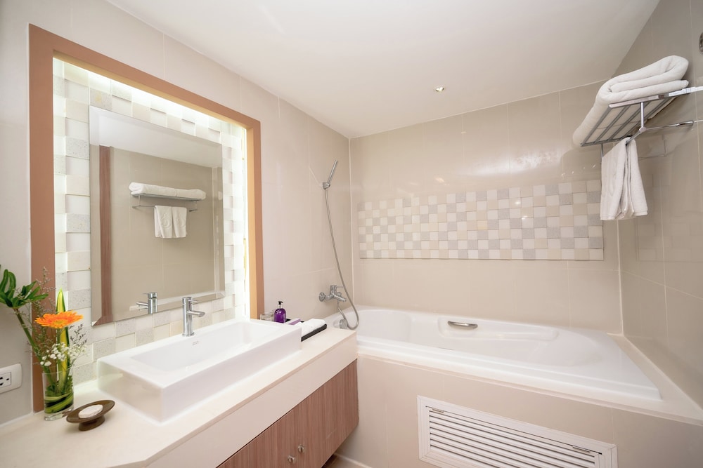 Centara Pattaya Hotel — Hotel rooms in Pattaya, Chonburi