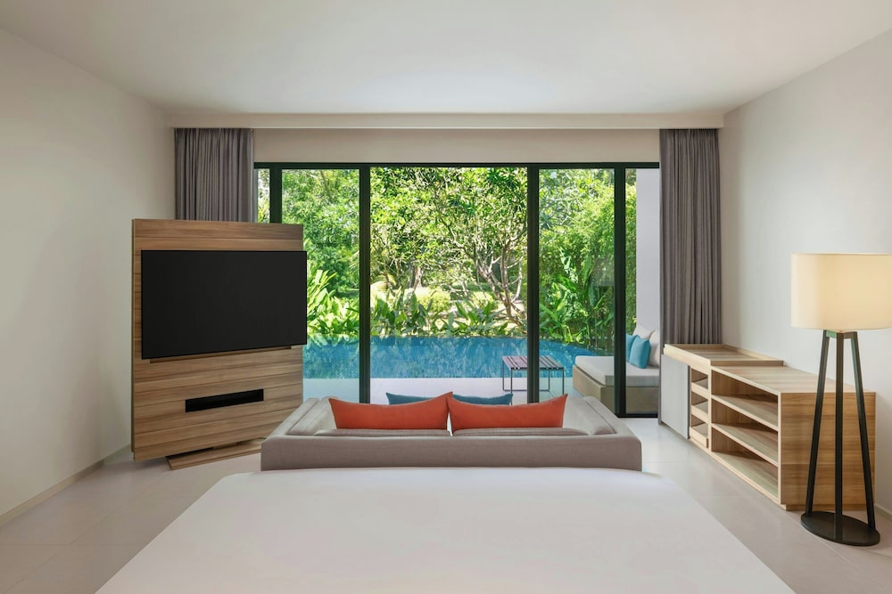 Le Méridien Phuket Mai Khao Beach Resort — Hotel rooms in Mai Khao, Phuket Province