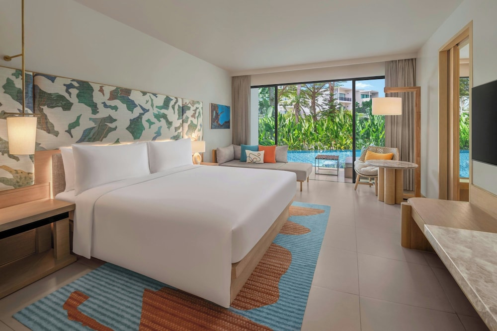 Le Méridien Phuket Mai Khao Beach Resort — Hotel rooms in Mai Khao, Phuket Province