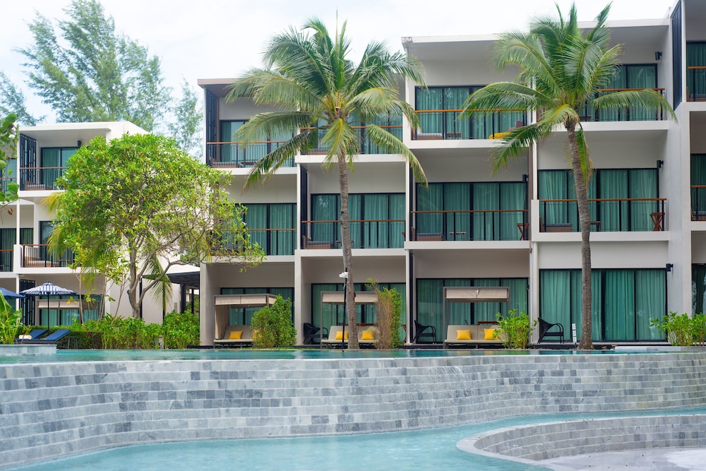 Le Méridien Phuket Mai Khao Beach Resort — Hotel building in Mai Khao, Phuket Province