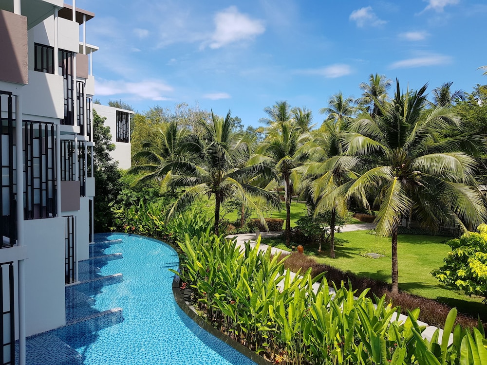 Le Méridien Phuket Mai Khao Beach Resort — Swimming pool in Mai Khao, Phuket Province