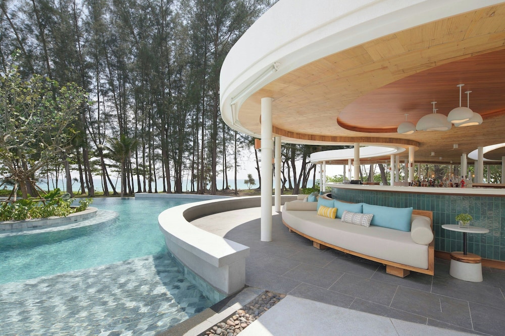 Le Méridien Phuket Mai Khao Beach Resort — Restaurant & bars in Mai Khao, Phuket Province
