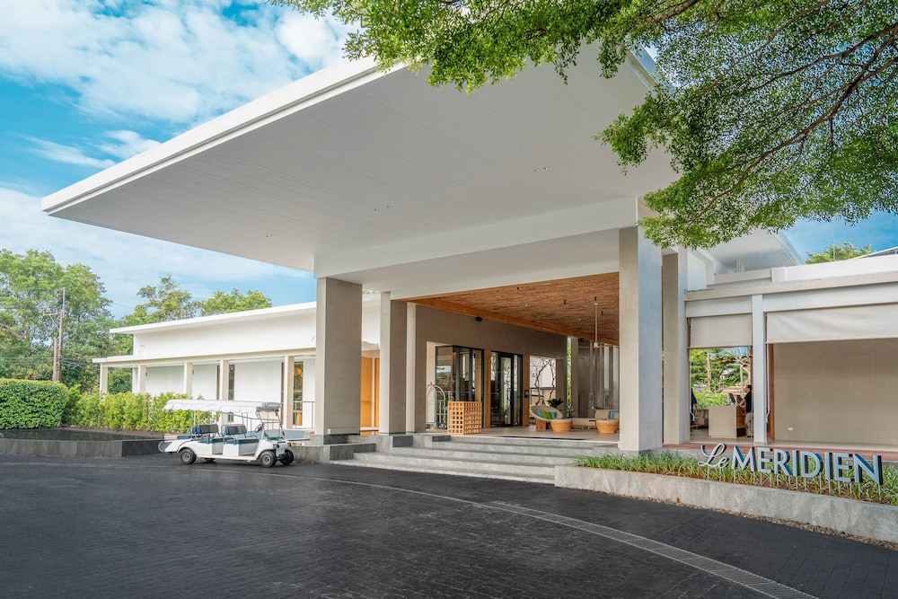 Le Méridien Phuket Mai Khao Beach Resort — Hotel building in Mai Khao, Phuket Province