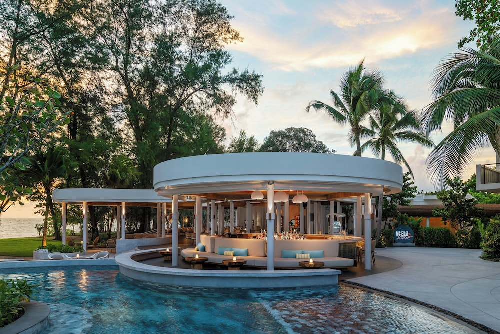 Le Méridien Phuket Mai Khao Beach Resort — Restaurant & bars in Mai Khao, Phuket Province