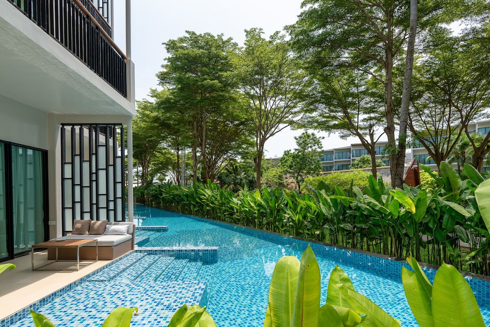 Le Méridien Phuket Mai Khao Beach Resort — Swimming pool in Mai Khao, Phuket Province