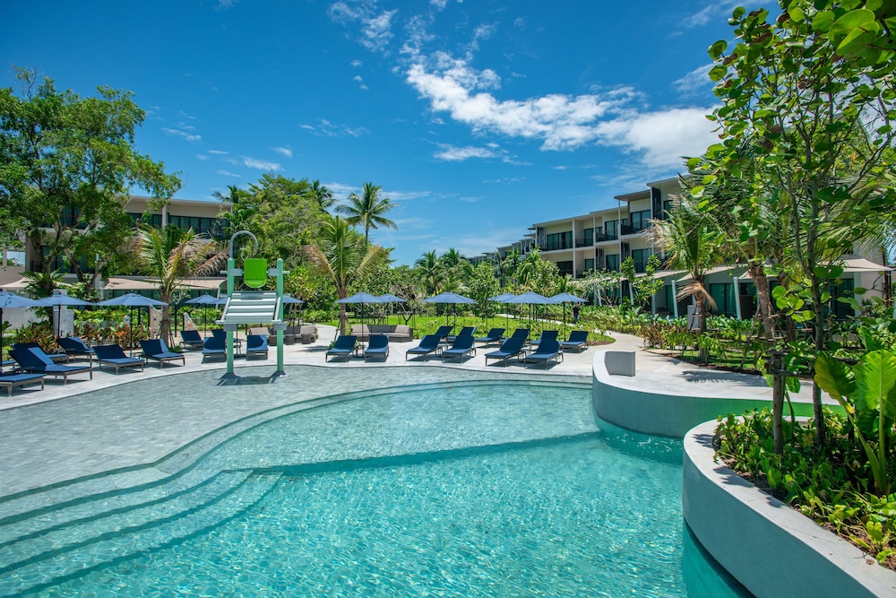 Le Méridien Phuket Mai Khao Beach Resort — Swimming pool in Mai Khao, Phuket Province