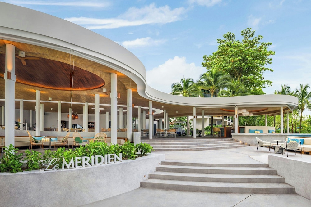 Le Méridien Phuket Mai Khao Beach Resort — Restaurant & bars in Mai Khao, Phuket Province