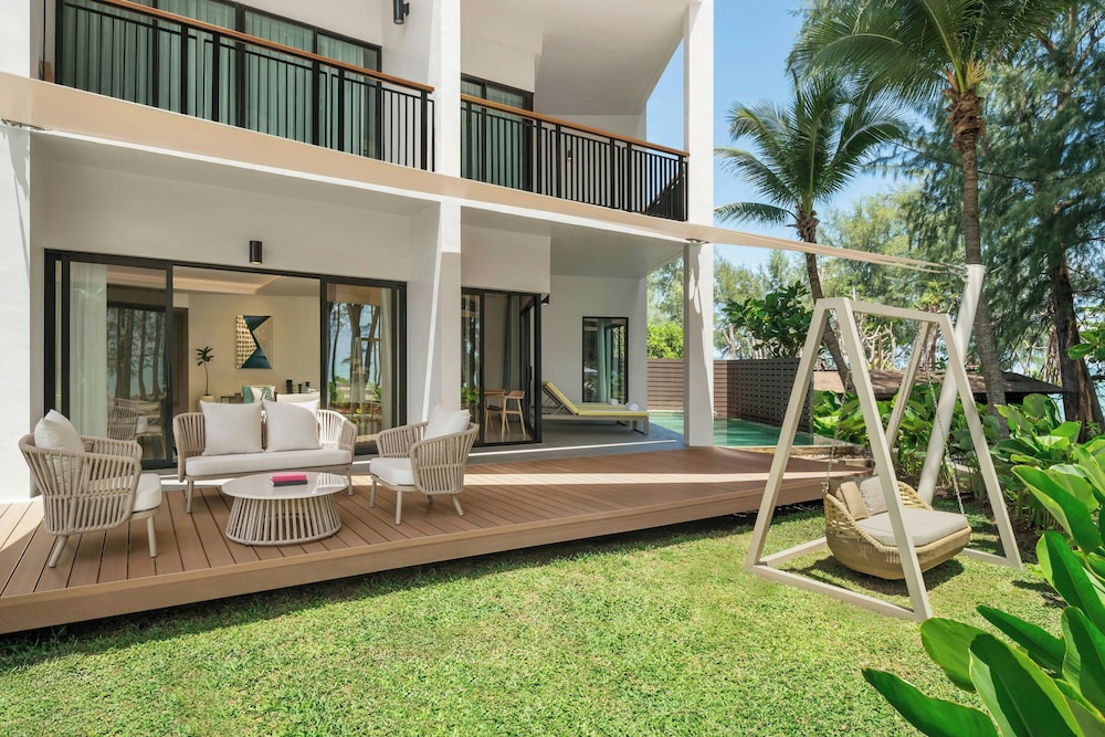 Le Méridien Phuket Mai Khao Beach Resort — Hotel building in Mai Khao, Phuket Province