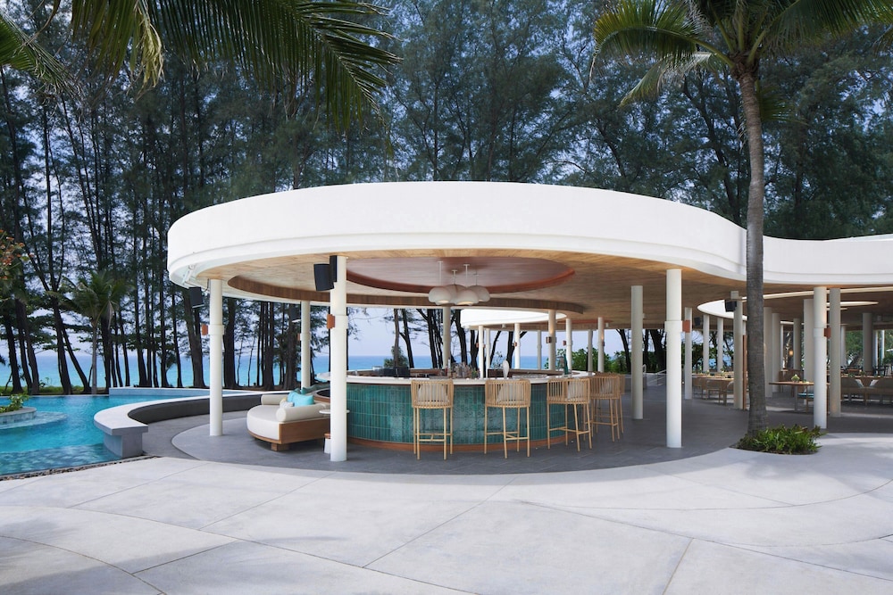 Le Méridien Phuket Mai Khao Beach Resort — Restaurant & bars in Mai Khao, Phuket Province