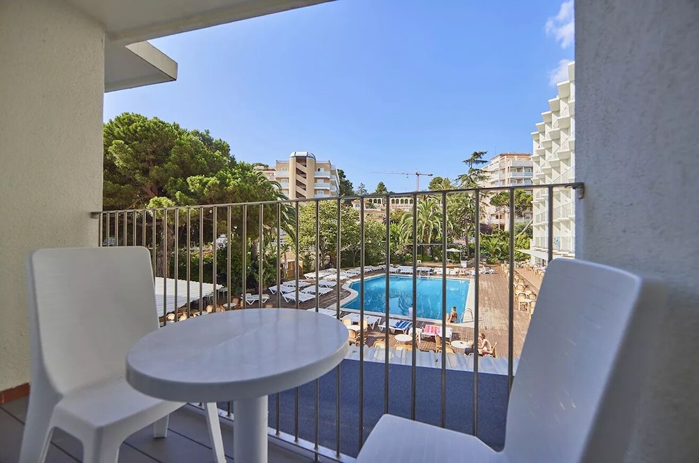 Ona Don Juan — Swimming pool in Lloret de Mar, Catalonia