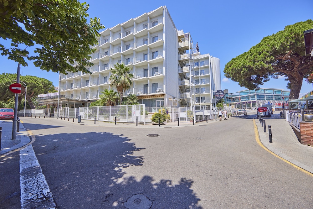 Ona Don Juan — Hotel building in Lloret de Mar, Catalonia