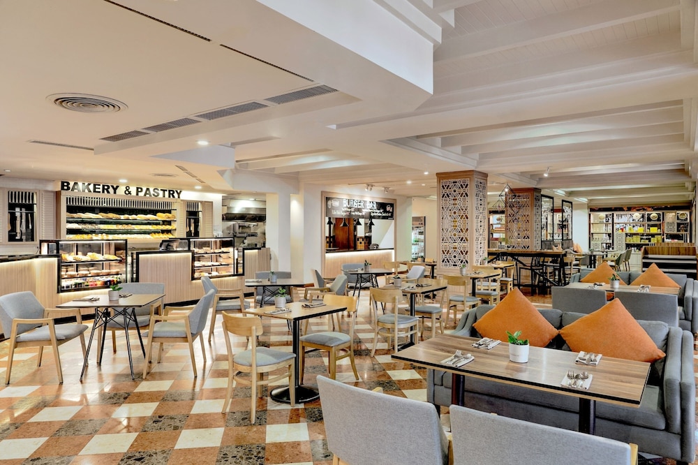 Marriott's Phuket Beach Club — Restaurant & bars in Mai Khao, Phuket Province