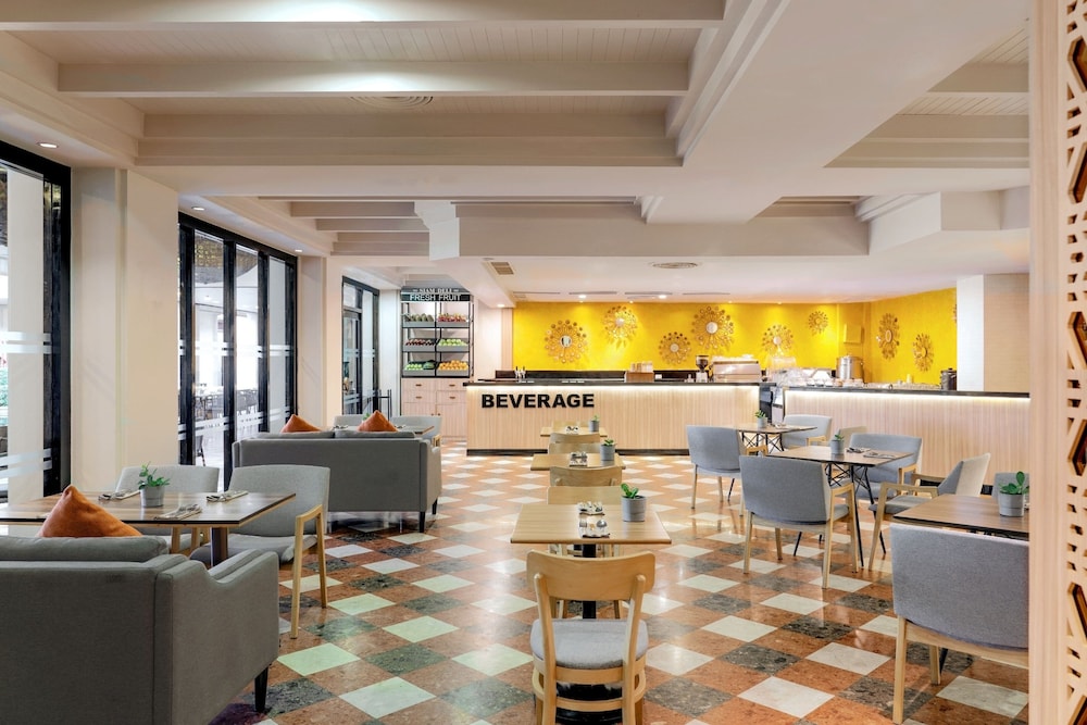 Marriott's Phuket Beach Club — Restaurant & bars in Mai Khao, Phuket Province