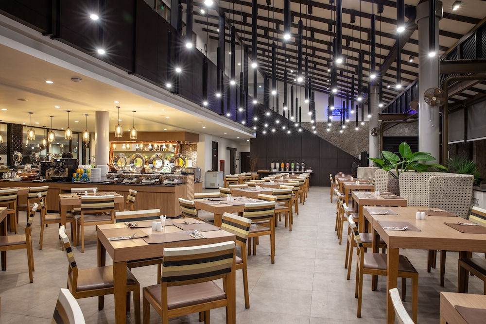 Deevana Plaza Krabi — Restaurant & bars in Ao Nang, Krabi