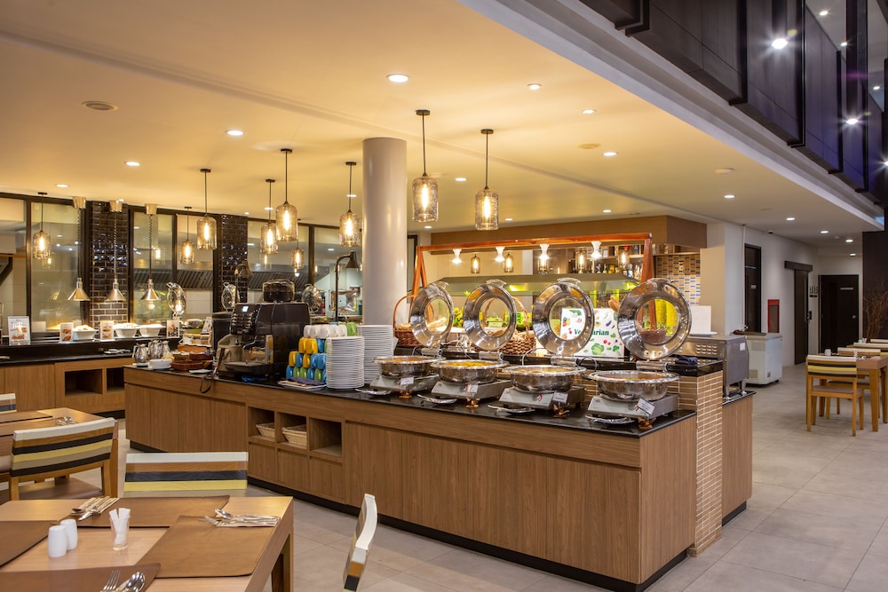 Deevana Plaza Krabi — Restaurant & bars in Ao Nang, Krabi