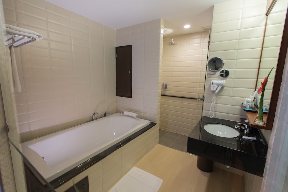 Deevana Plaza Krabi — Hotel rooms in Ao Nang, Krabi