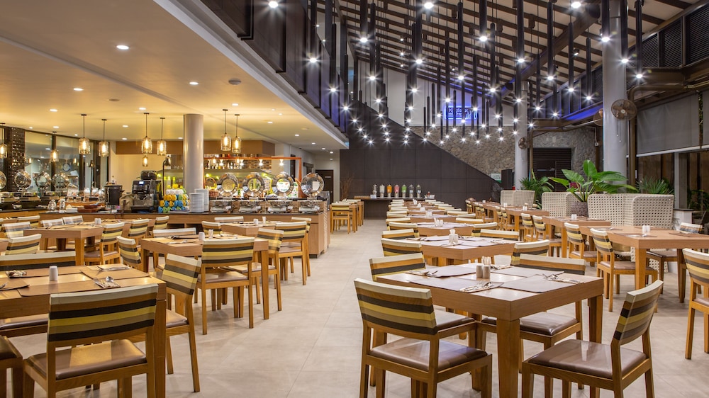 Deevana Plaza Krabi — Restaurant & bars in Ao Nang, Krabi