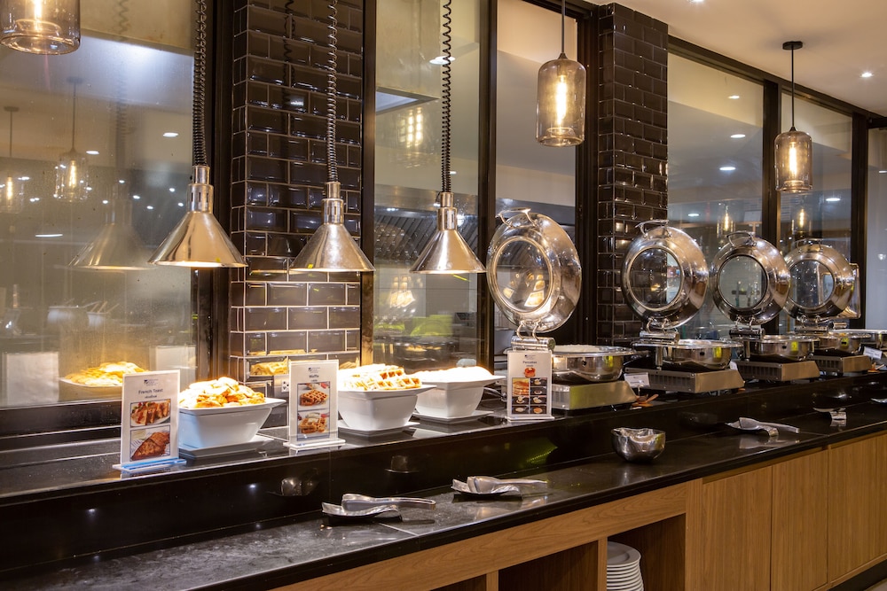 Deevana Plaza Krabi — Restaurant & bars in Ao Nang, Krabi