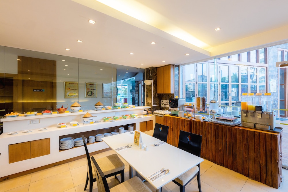 Centara Nova Hotel Pattaya — Restaurant & bars in Pattaya, Chonburi
