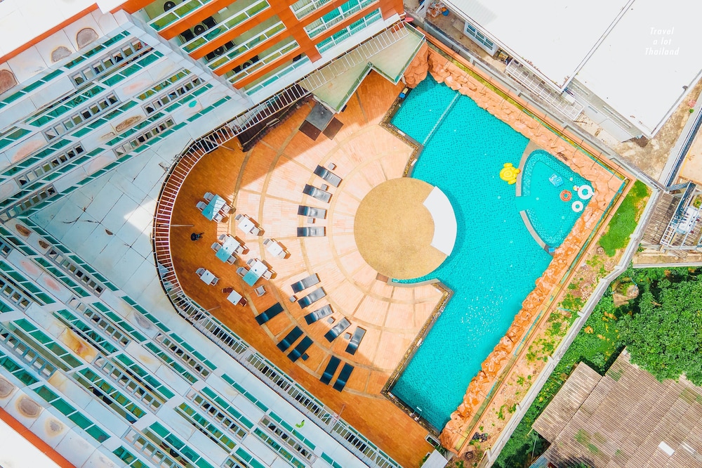 Centara Nova Hotel Pattaya — Swimming pool in Pattaya, Chonburi