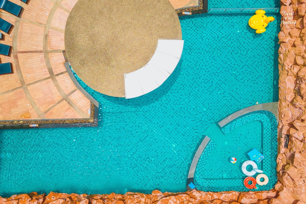Centara Nova Hotel Pattaya — Swimming pool in Pattaya, Chonburi