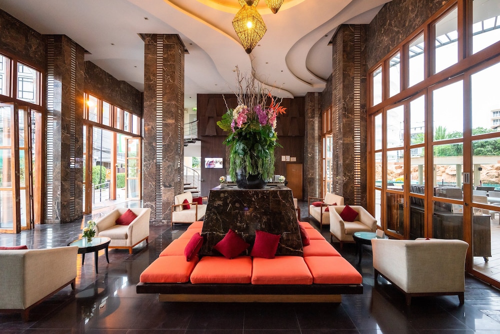 Centara Nova Hotel Pattaya — Hotel building in Pattaya, Chonburi