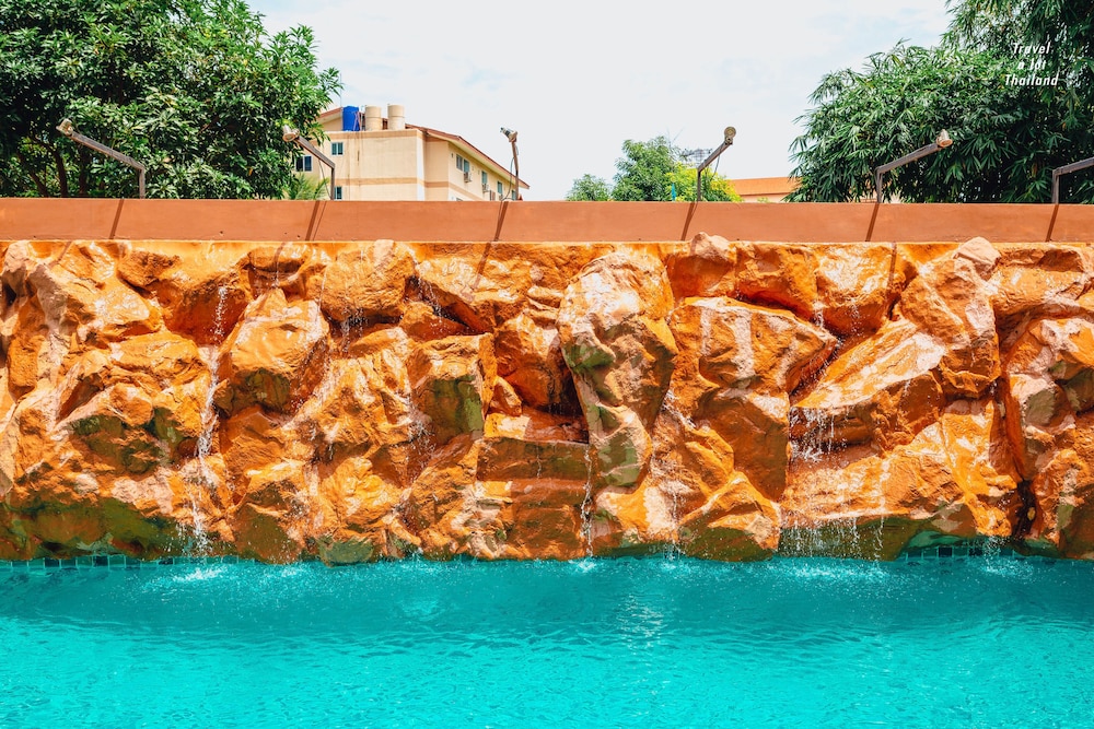 Centara Nova Hotel Pattaya — Swimming pool in Pattaya, Chonburi