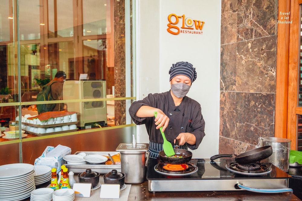 Centara Nova Hotel Pattaya — Restaurant & bars in Pattaya, Chonburi
