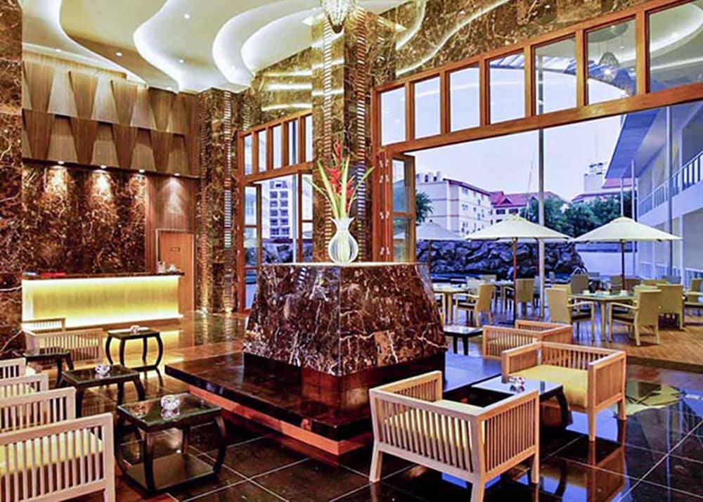 Centara Nova Hotel Pattaya — Restaurant & bars in Pattaya, Chonburi