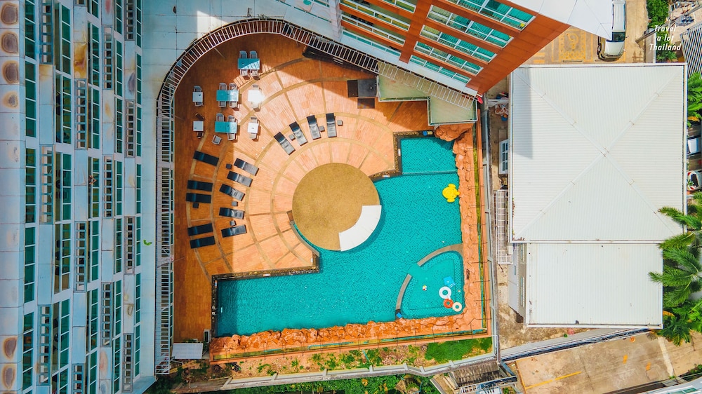 Centara Nova Hotel Pattaya — Swimming pool in Pattaya, Chonburi