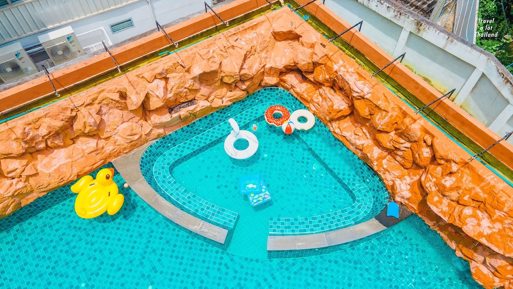 Centara Nova Hotel Pattaya — Swimming pool in Pattaya, Chonburi