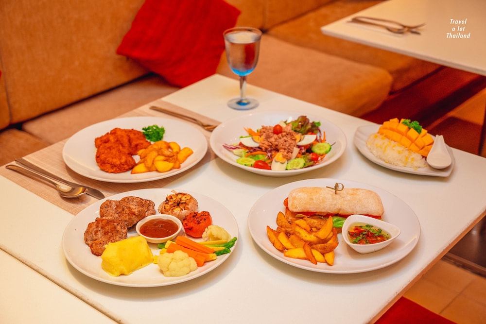 Centara Nova Hotel Pattaya — Restaurant & bars in Pattaya, Chonburi