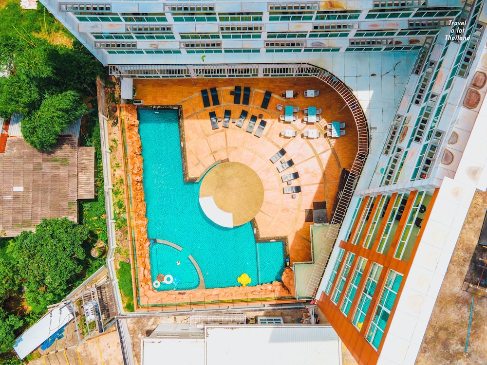 Centara Nova Hotel Pattaya — Swimming pool in Pattaya, Chonburi