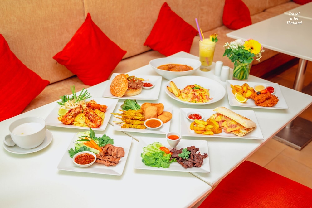 Centara Nova Hotel Pattaya — Restaurant & bars in Pattaya, Chonburi