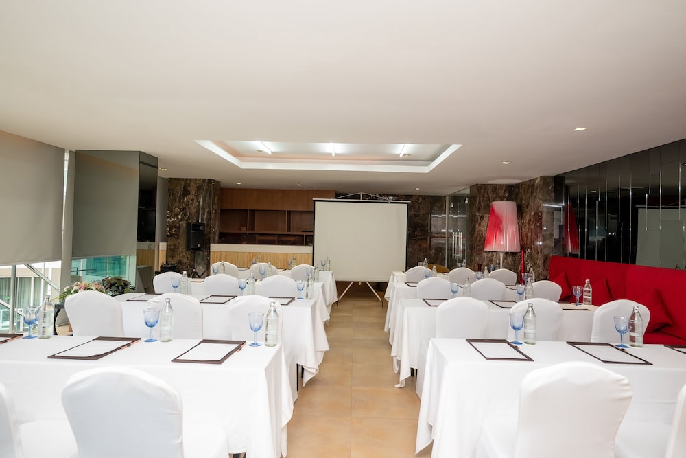 Centara Nova Hotel Pattaya — Restaurant & bars in Pattaya, Chonburi