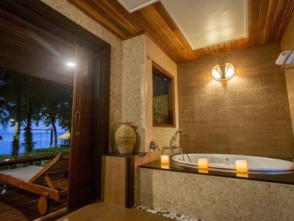 Tup Kaek Sunset Beach Resort — Hotel rooms in Nong Thalay, Krabi
