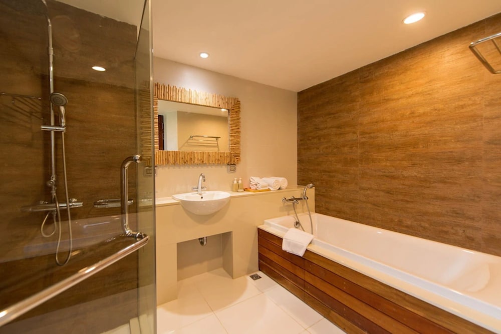 Tup Kaek Sunset Beach Resort — Hotel rooms in Nong Thalay, Krabi