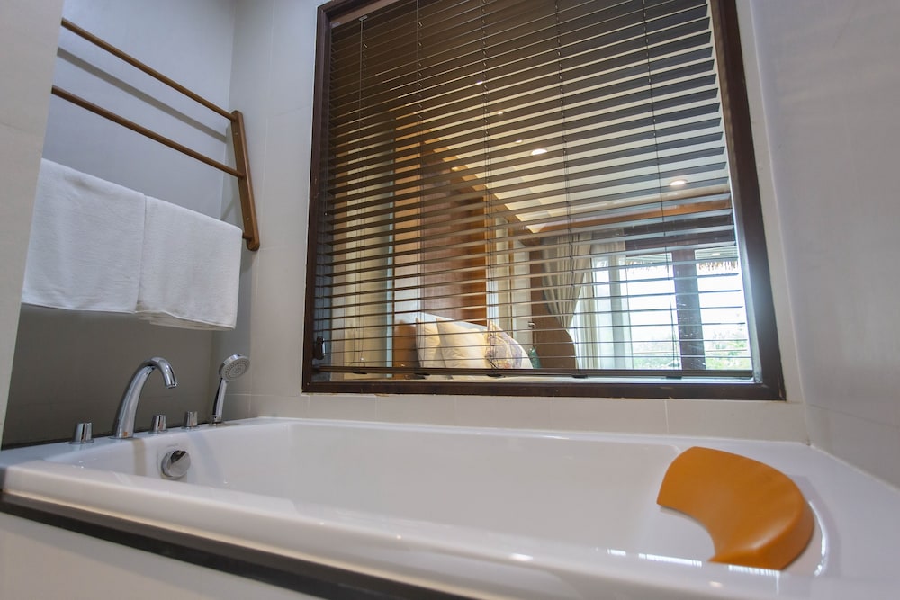 Tup Kaek Sunset Beach Resort — Hotel rooms in Nong Thalay, Krabi