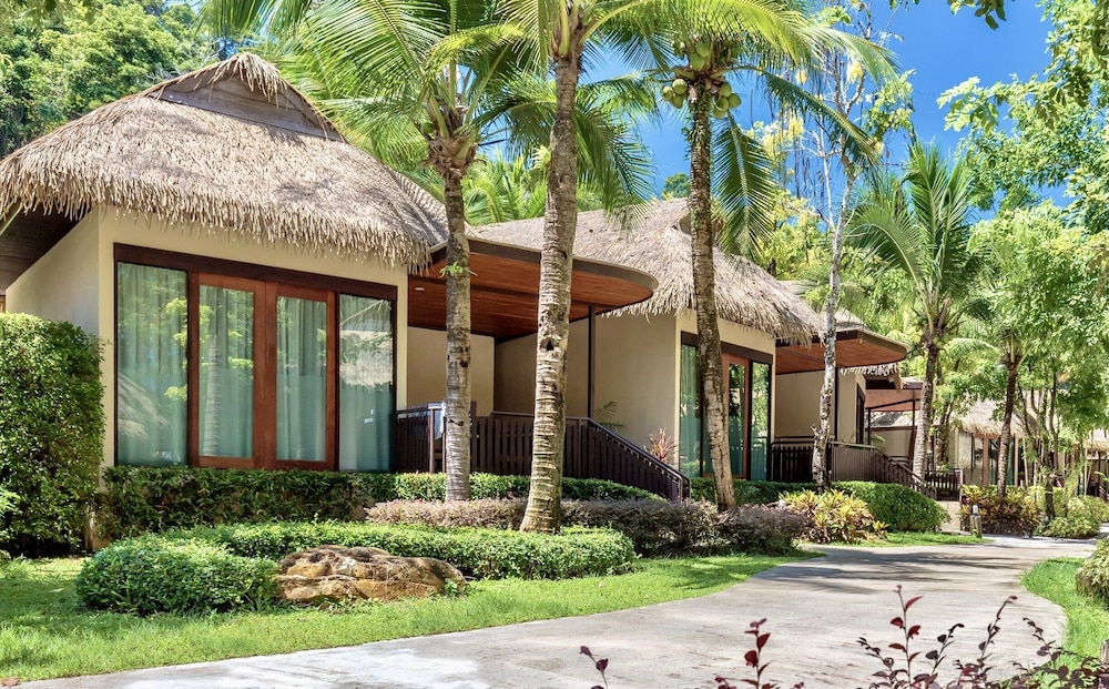 Tup Kaek Sunset Beach Resort — Hotel building in Nong Thalay, Krabi