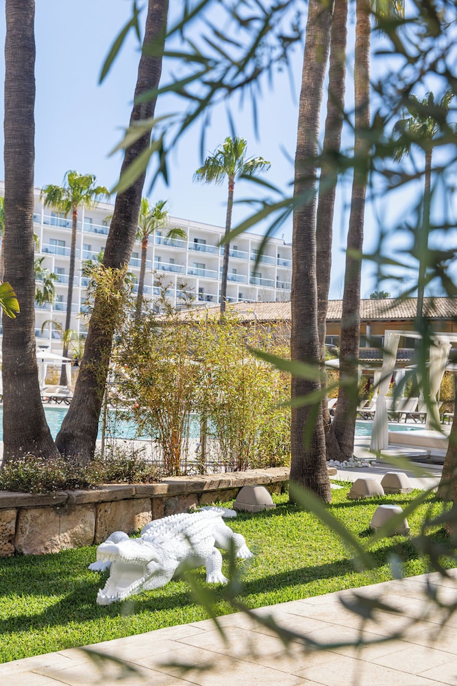 INNSiDE by Meliá Alcudia — Hotel building in Alcudia, Balearic Islands